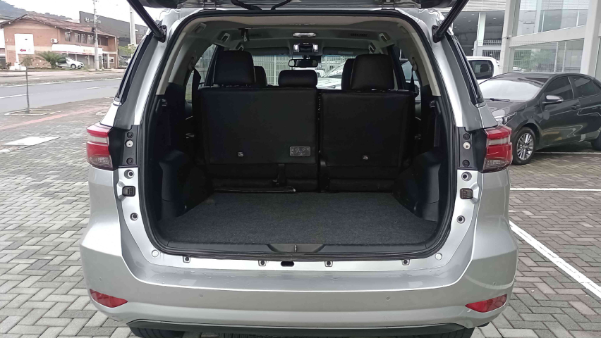 Toyota Toyota Hilux SW4 2.8 D-4D Turbo Diesel SRX 4x4 Automático 4p